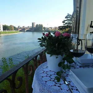 https://casa-archi-balcone-sul-fiume.hotelinveneto.com