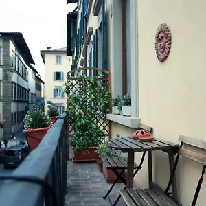 https://luxury-central-flat-river-view.it-tuscanyhotel.com