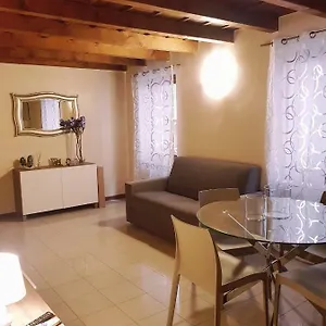 https://ellys-house.hotelinveneto.com