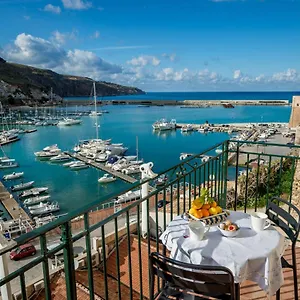 Veranda Sul Porticciolo Italien